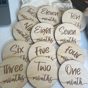 Wooden Baby monthly milestones unisex